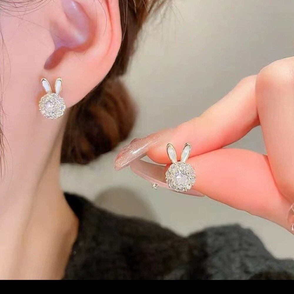 1Pair Bunny Retro Personality Simple Temperament Diamond Earrings Niche Crystal